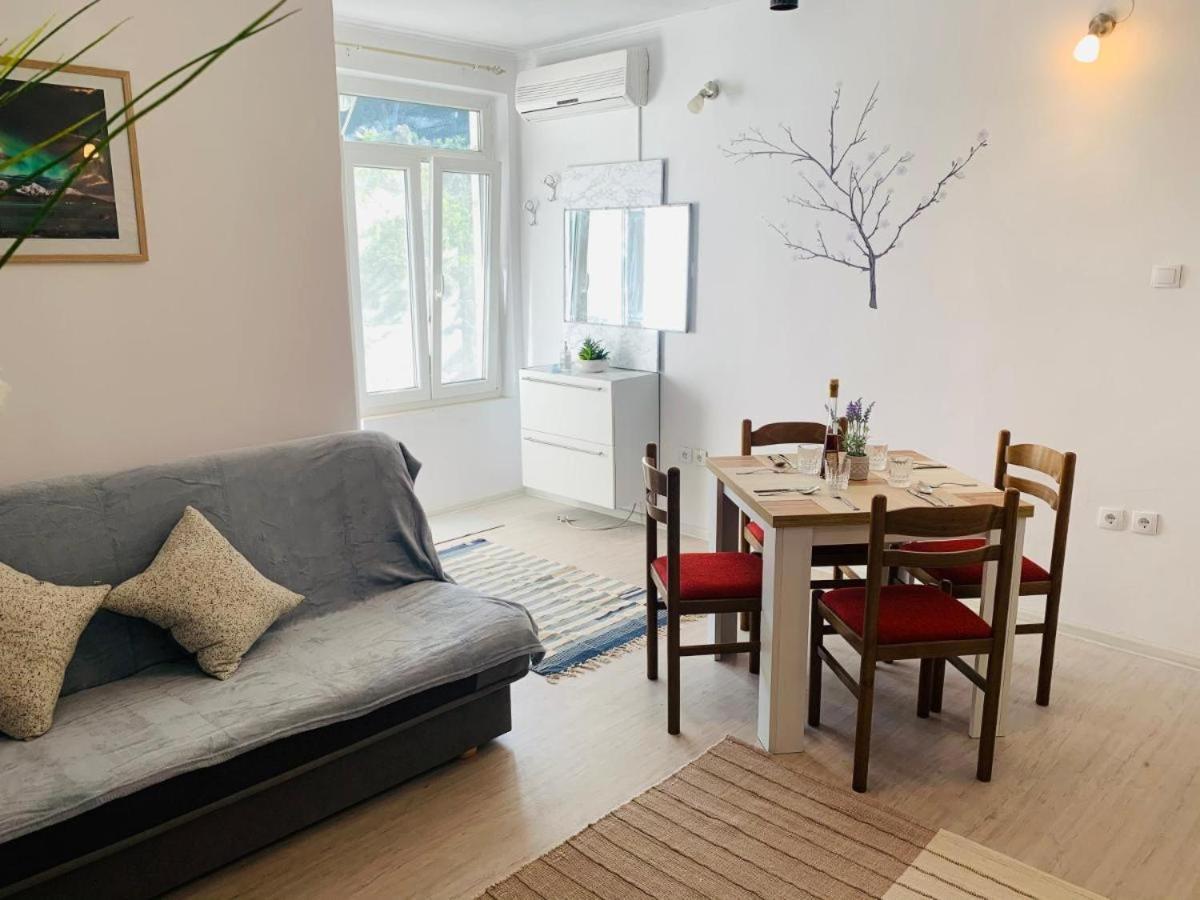 شقة Apartman Flora'S Garden كورتْشولا المظهر الخارجي الصورة